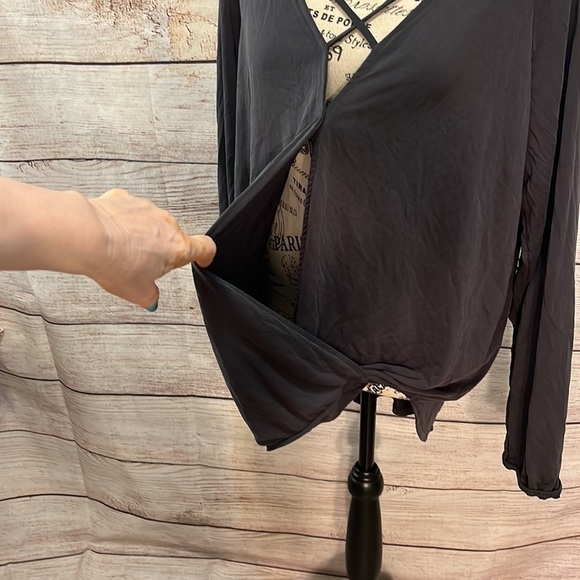Torrid Top Surplice Plunge Strappy Faux Wrap NWT Gray Torrid Size 2 = 2X - Picture 3 of 11